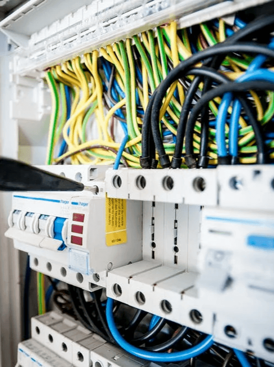 Montaje y mantenimiento de instalaciones eléctricas